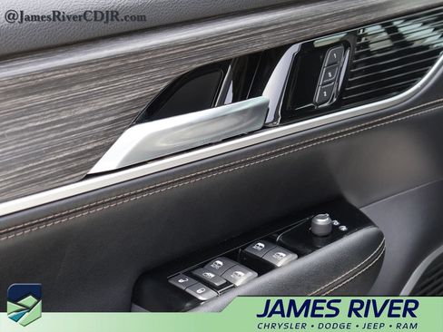 Used 2024 Jeep Wagoneer Series II w/ Flexible Seating Group AWD/4WD image 23