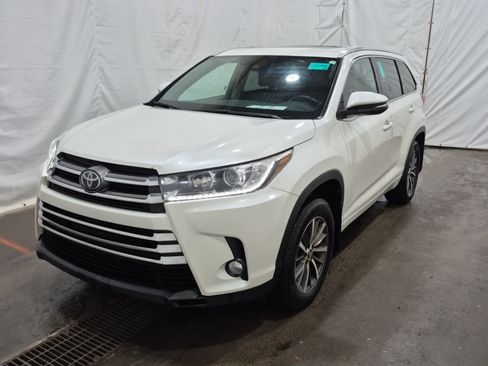 Used 2017 Toyota Highlander XLE AWD/4WD image 1