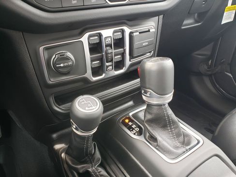 New 2026 Jeep Gladiator Sport AWD/4WD image 21