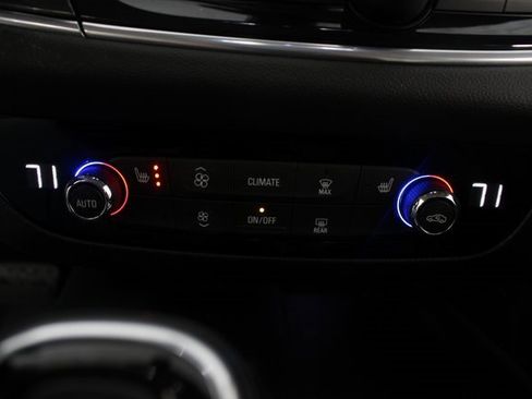 Used 2021 Buick Enclave Essence w/ LPO, Luxury Package image 6