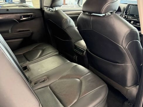 Used 2021 Toyota Highlander Limited AWD/4WD image 13