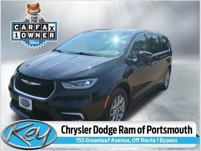Used 2023 Chrysler Pacifica Touring-L