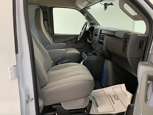 New 2025 Chevrolet Express 2500 image 28