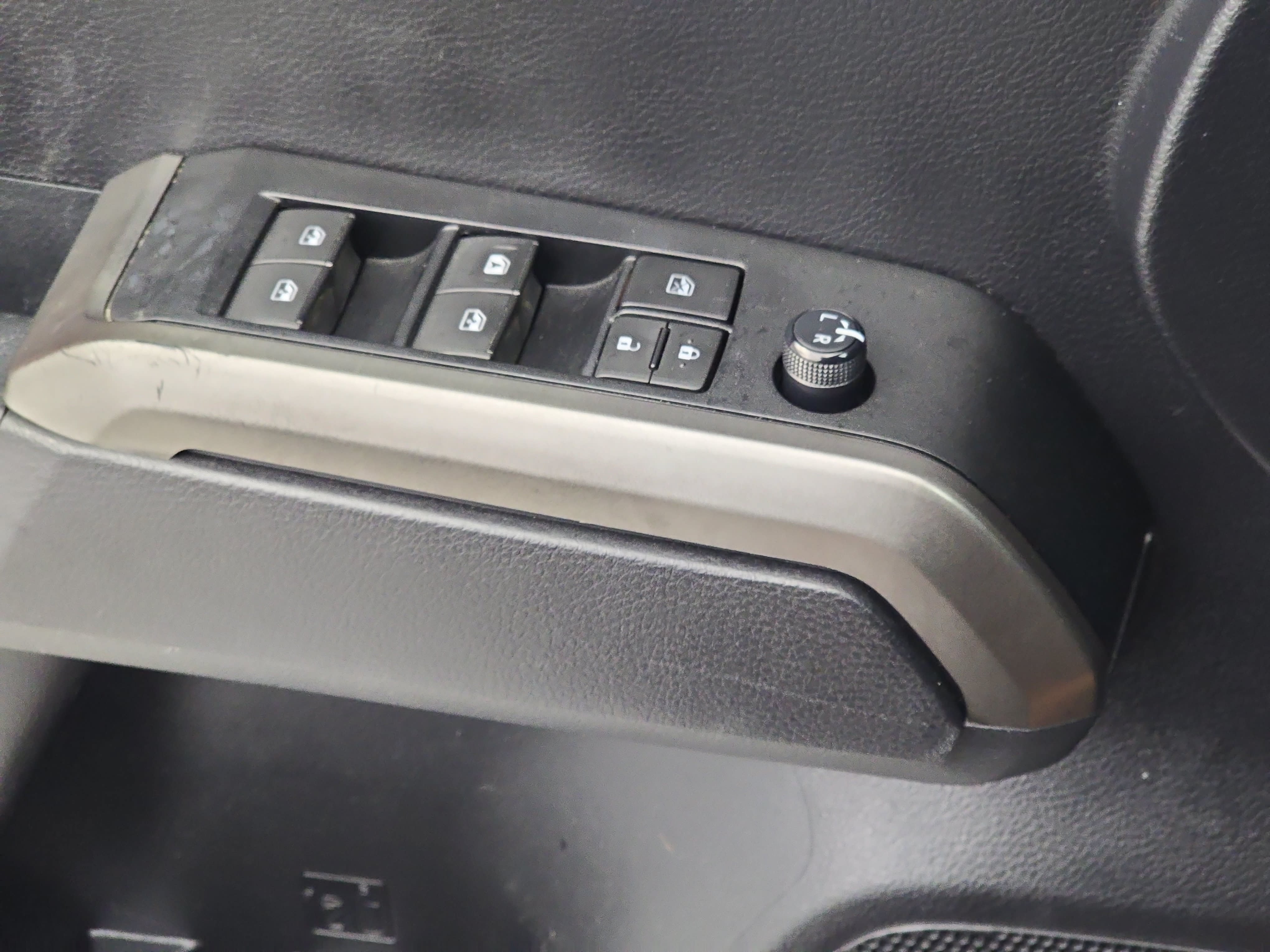Used 2020 Toyota Tacoma SR5 RWD image 26