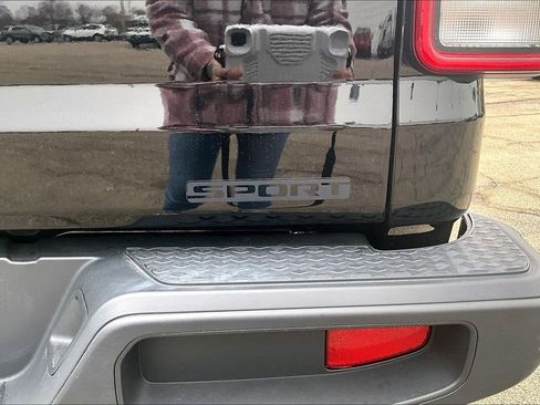 Used 2021 Jeep Gladiator Sport image 25