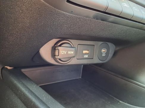 Used 2025 Hyundai Elantra SE image 29