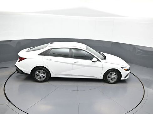Certified 2025 Hyundai Elantra SE image 36