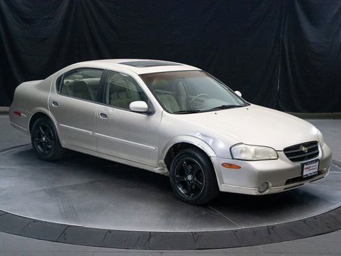 Used 2000 Nissan Maxima GLE image 2