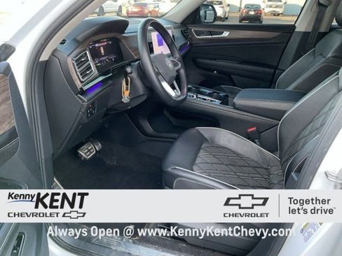 Used 2024 Volkswagen Atlas SEL Premium R-Line image 28