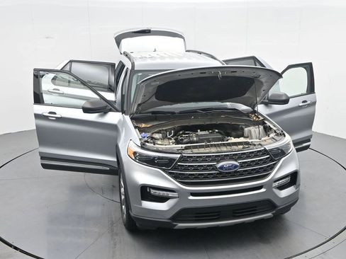 Used 2023 Ford Explorer XLT w/ Equipment Group 202A AWD/4WD image 27