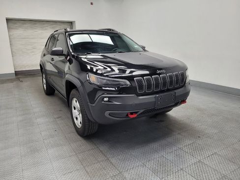 Used 2019 Jeep Cherokee Trailhawk image 13