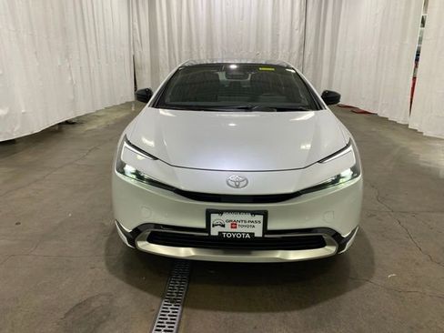New 2026 Toyota Prius Plug-In Hybrid FWD image 8