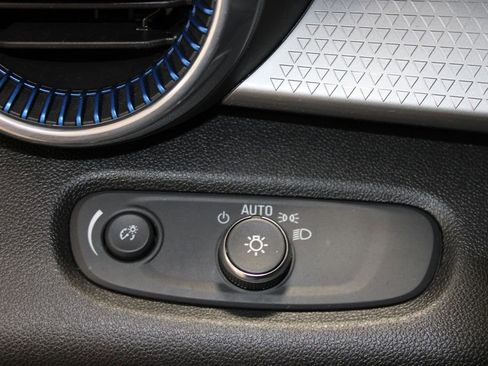 Used 2025 Chevrolet Trax LT image 19