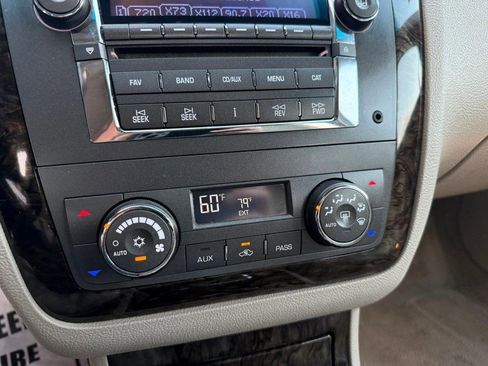 Used 2010 Cadillac DTS Luxury image 28