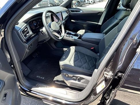 Used 2026 Volkswagen Atlas Cross Sport SE w/ Panoramic Sunroof Package AWD/4WD image 11