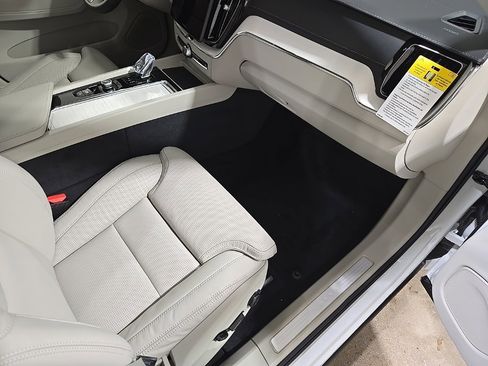 New 2026 Volvo XC60 T8 Ultra w/ Protection Package Premier image 21