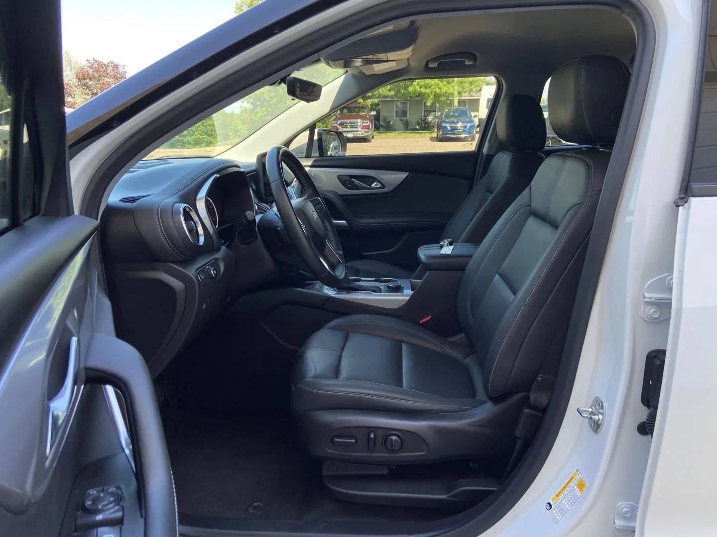 Used 2023 Chevrolet Blazer LT w/ Sound & Technology Package AWD/4WD image 12