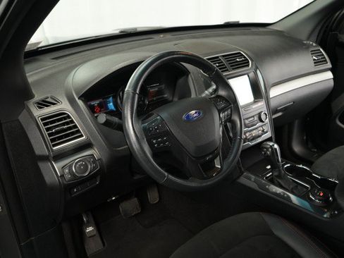 Used 2019 Ford Explorer XLT w/ Equipment Group 202A AWD/4WD image 33