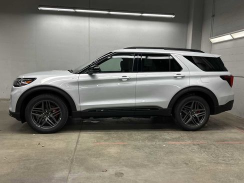 New 2026 Ford Explorer ST-Line w/ ST-Line Street Pack image 2