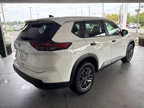 Used 2024 Nissan Rogue S FWD image 6