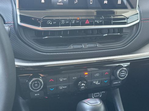 Used 2024 Jeep Compass Trailhawk image 19