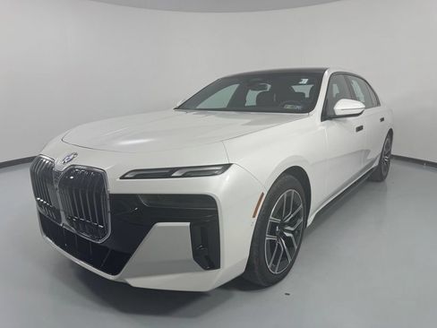 Used 2023 BMW 760i xDrive w/ Parking Assistance Package AWD/4WD image 3