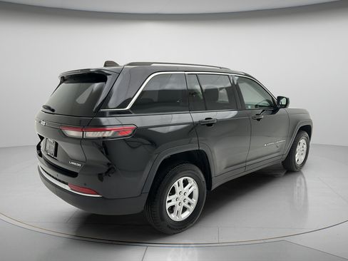 Used 2023 Jeep Grand Cherokee Laredo AWD/4WD image 3