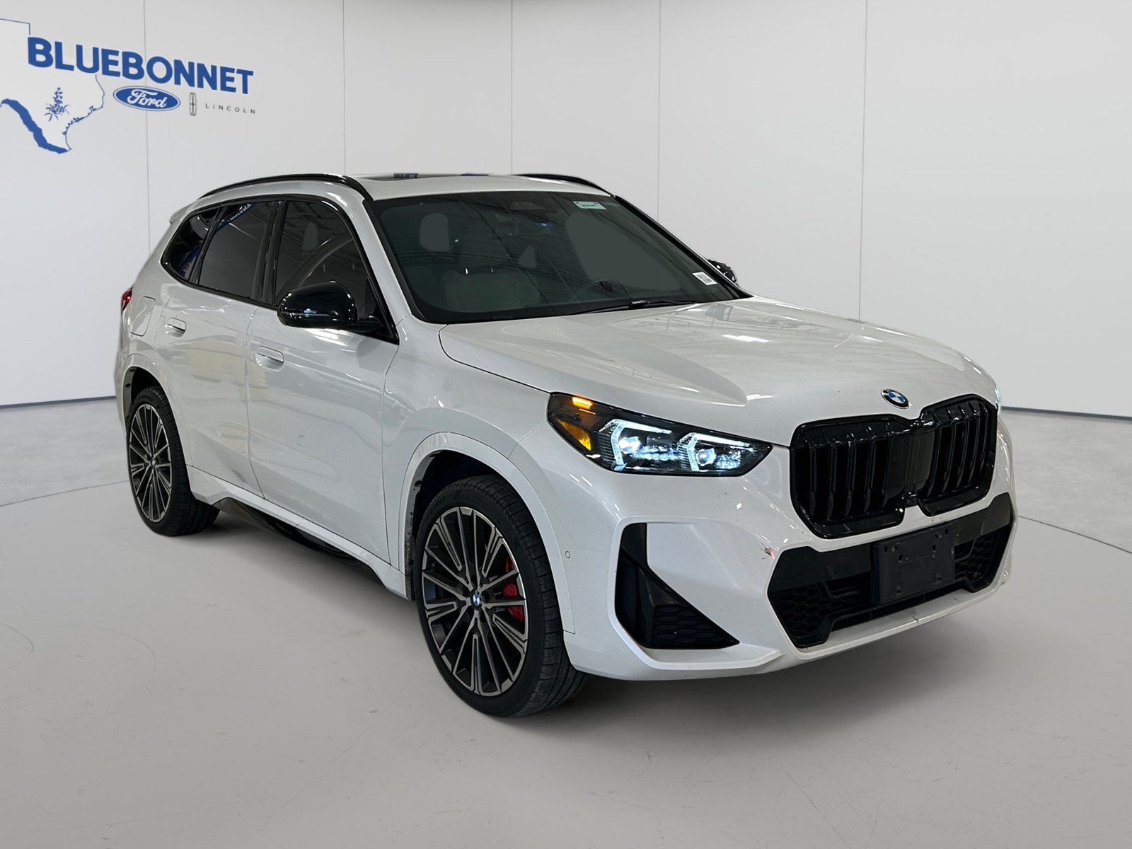 Used 2025 BMW X1 xDrive28i w/ Premium Package AWD/4WD image 3