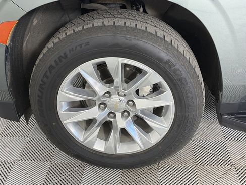 Used 2023 Chevrolet Suburban Premier image 8