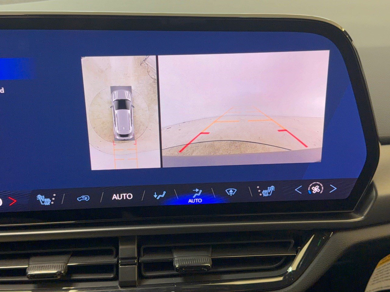 Used 2024 Chevrolet Equinox EV RS w/ Active Safety Package 3 FWD image 24
