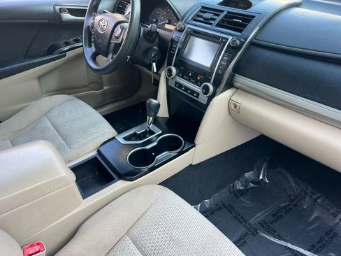 Used 2014 Toyota Camry L image 16