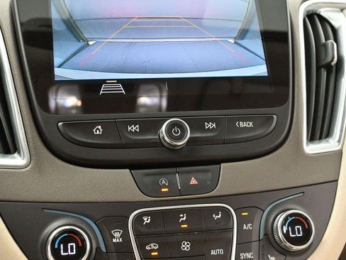 Used 2020 Chevrolet Malibu LT w/ Leather Package FWD image 21