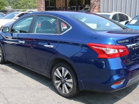 Used 2019 Nissan Sentra SV w/ Special Edition Package FWD image 5