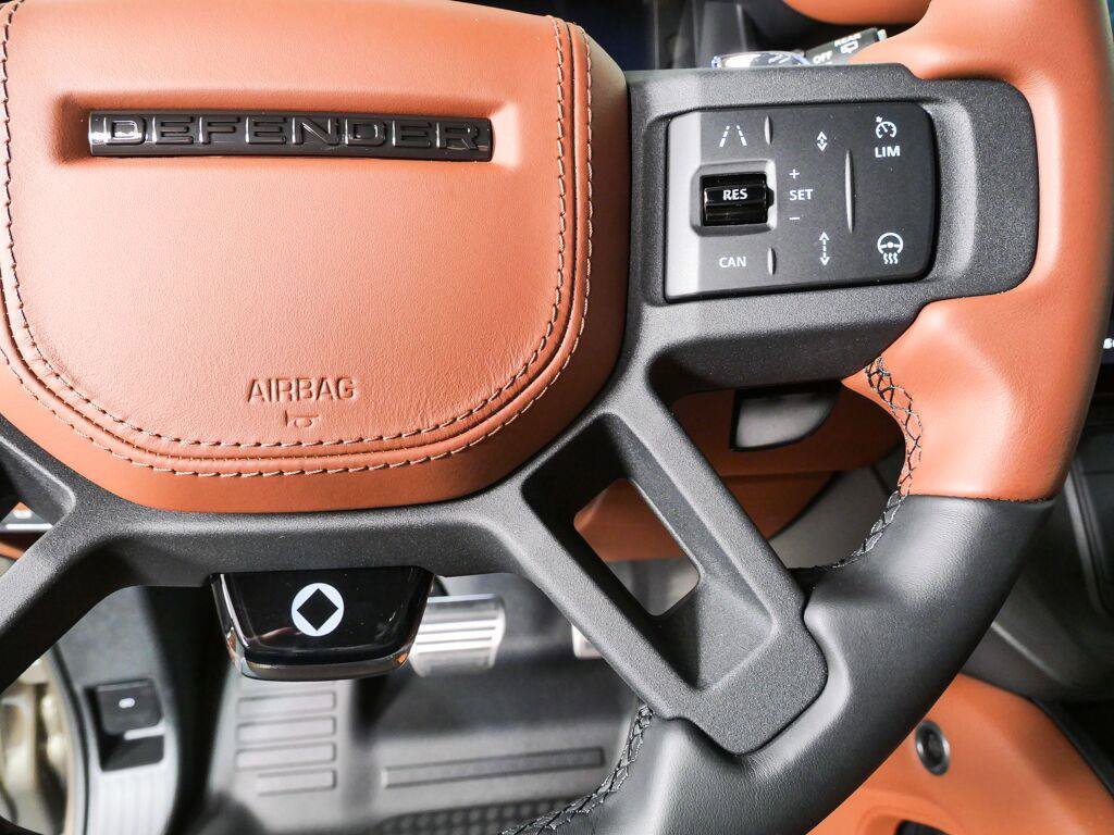 Used 2026 Land Rover Defender 110 OCTA AWD/4WD image 11