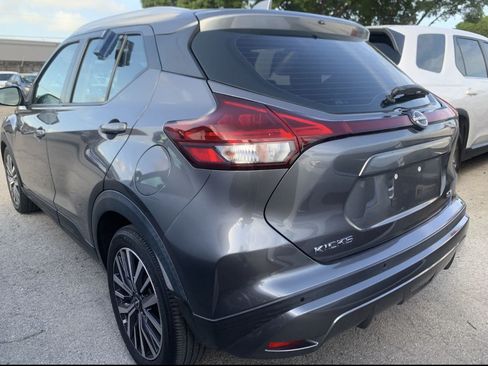 Used 2022 Nissan Kicks SV FWD image 6