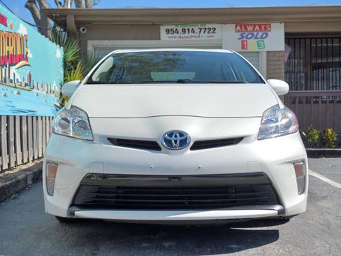 Used 2015 Toyota Prius Three image 3
