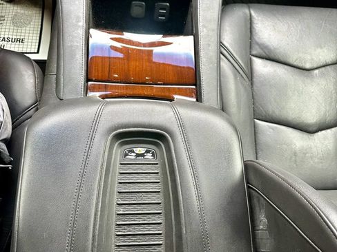 Used 2019 Cadillac Escalade Premium Luxury w/ Escalade Sport Edition AWD/4WD image 46