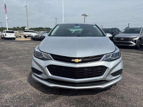 Used 2017 Chevrolet Cruze LT w/ Convenience Package FWD image 7