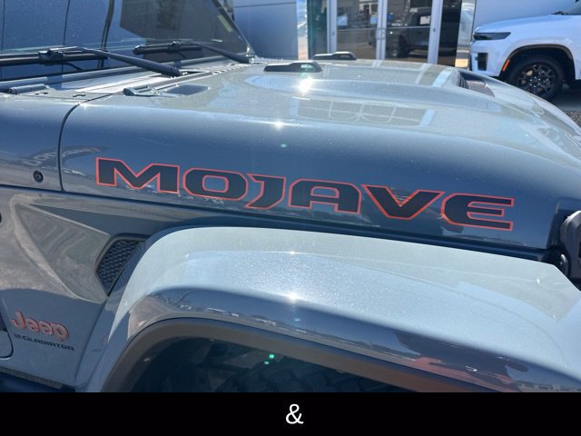 Used 2025 Jeep Gladiator Mojave AWD/4WD image 3