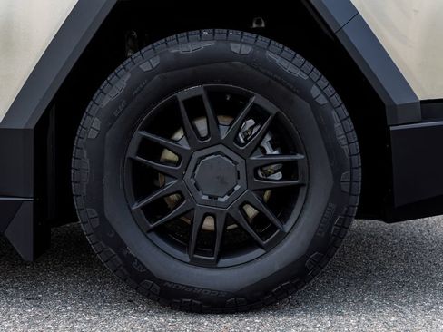 Used 2025 Tesla Cybertruck AWD Crew Cab image 35