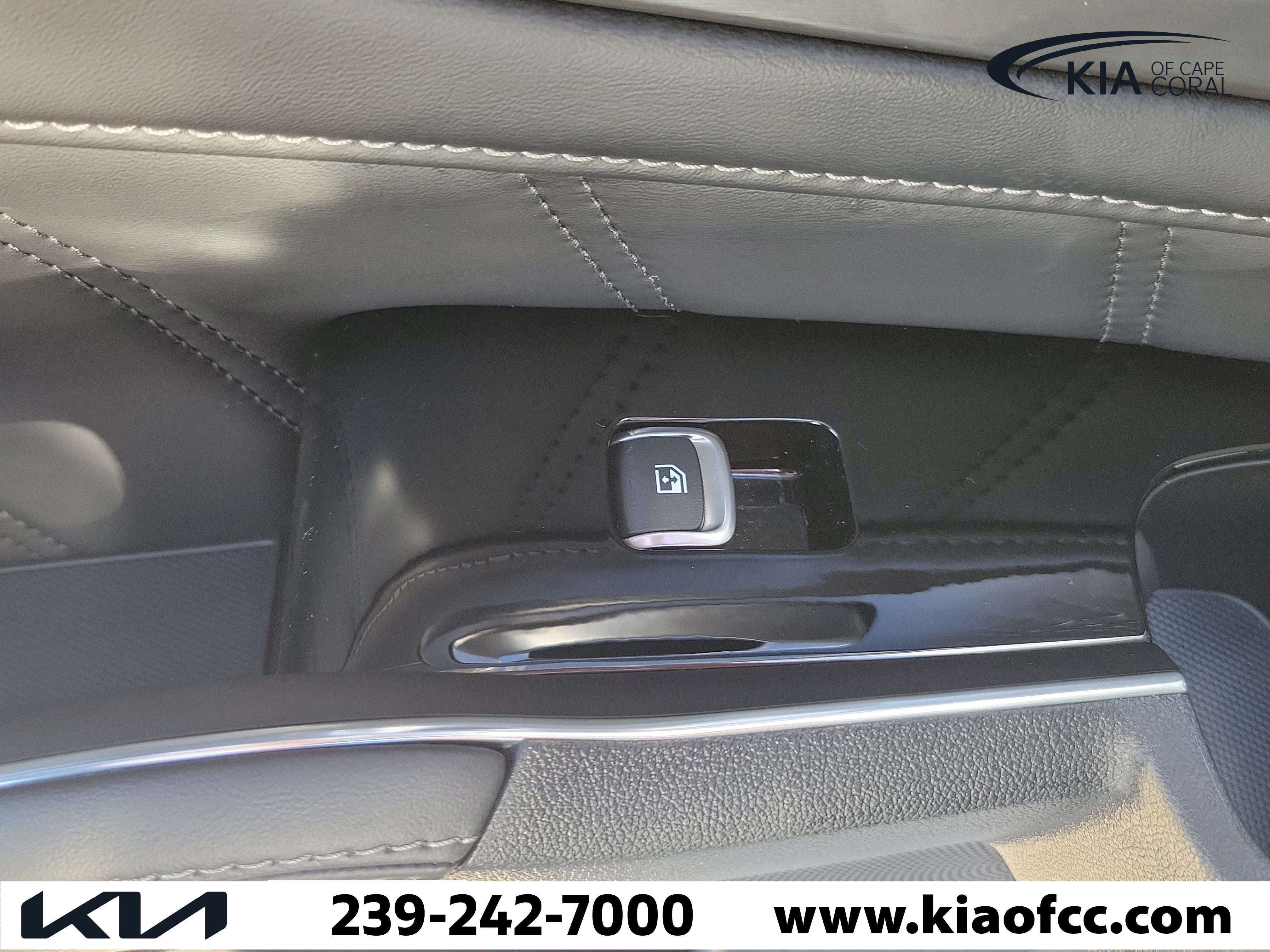 Certified 2023 Kia Sorento SX FWD image 16