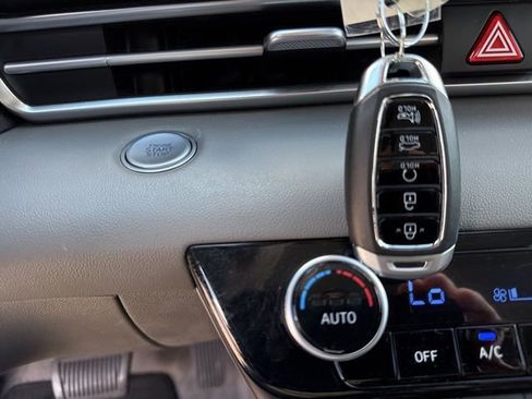 Used 2023 Hyundai Elantra SEL w/ Cargo Package image 40