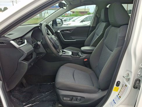 Used 2021 Toyota RAV4 XLE AWD/4WD image 13