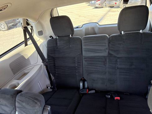 Used 2016 Dodge Grand Caravan SXT image 17