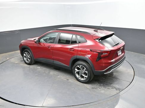 Used 2025 Chevrolet Trax LT FWD image 27