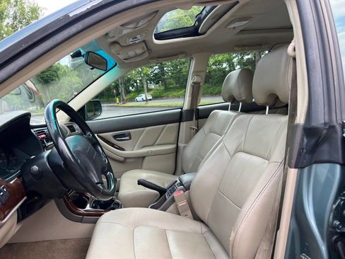 Used 2001 Subaru Outback Limited image 9