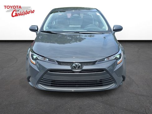 Used 2025 Toyota Corolla LE FWD image 2
