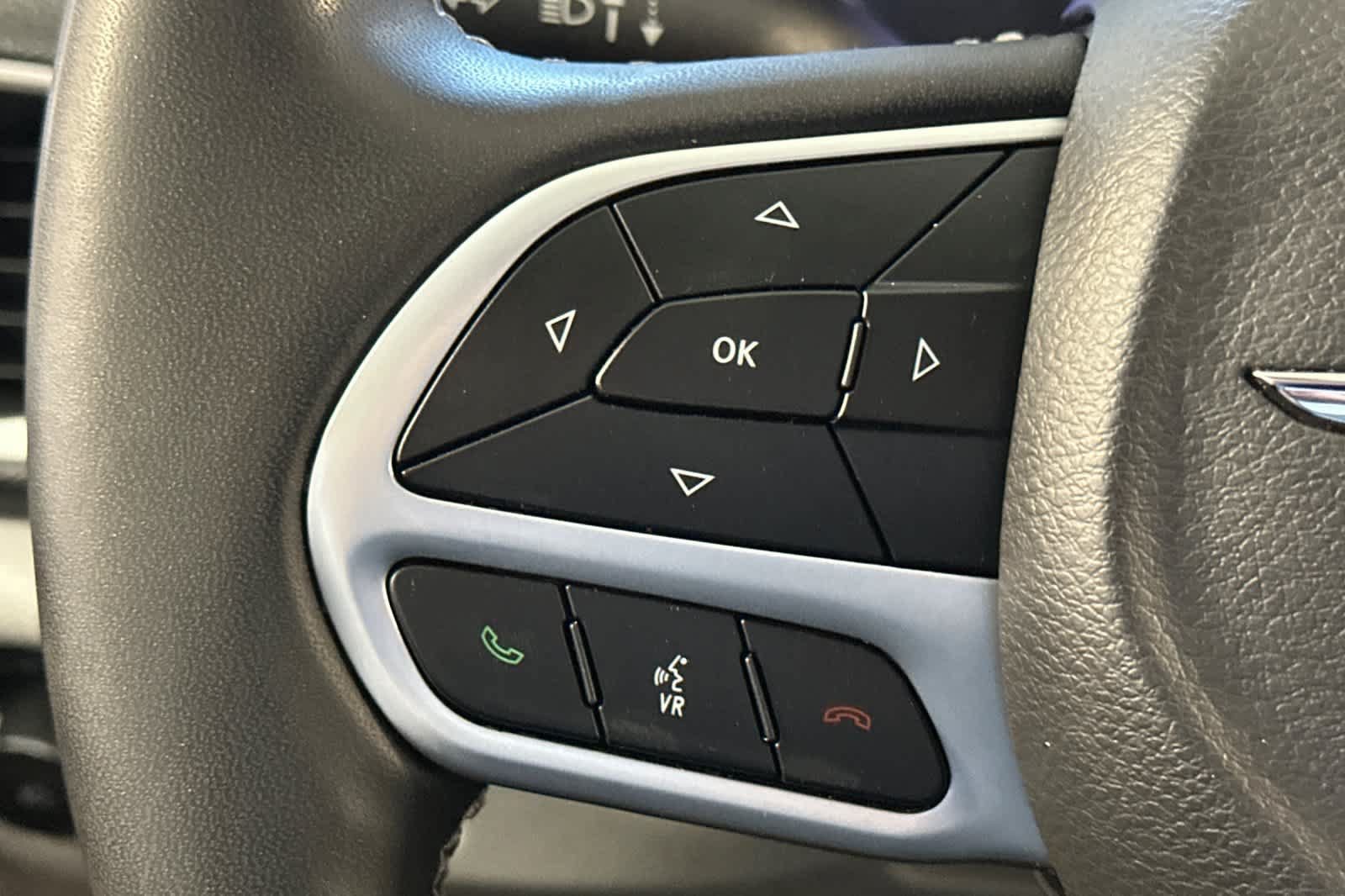 Used 2023 Chrysler Pacifica Touring-L FWD image 39