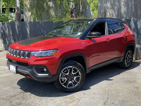 Used 2025 Jeep Compass Trailhawk AWD/4WD image 1