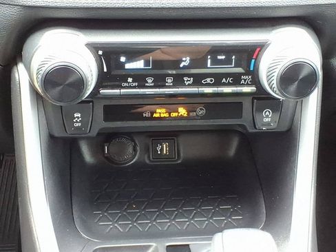 Used 2024 Toyota RAV4 LE AWD/4WD image 17